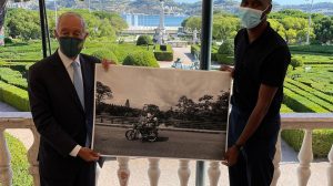 Dário Paraíso oferece fotografia a Marcelo Rebelo de Sousa
